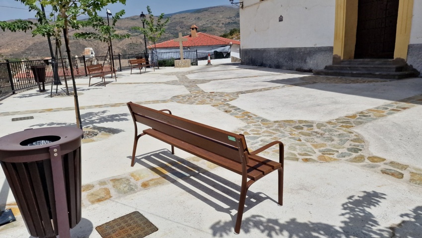 Finalizan las obras de remodelación y embellecimiento de la Plaza de la Iglesia.