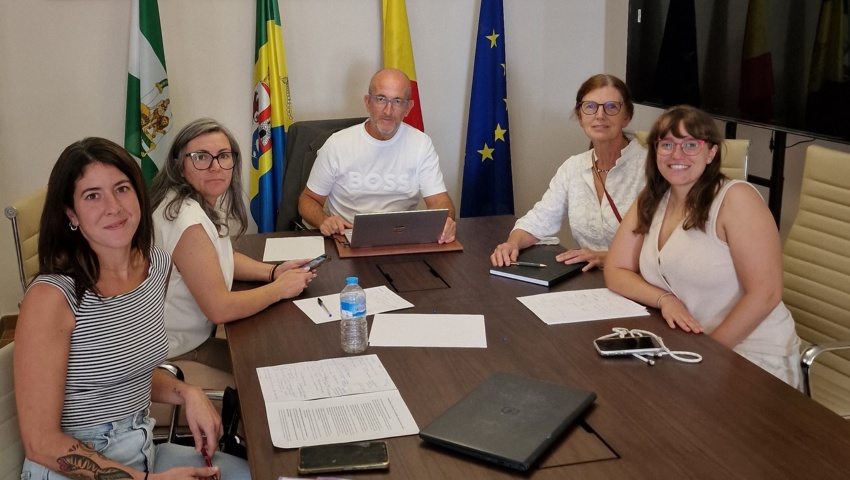 Empiezan las reuniones de trabajo para planificar el inicio de curso del proyecto de diseño de moda ALPUJARRA SLOW FASHION.